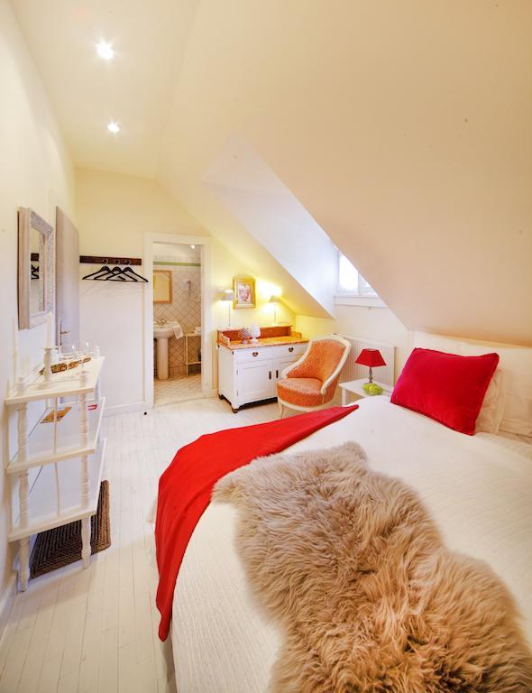 Family Hotel Okor Room photo