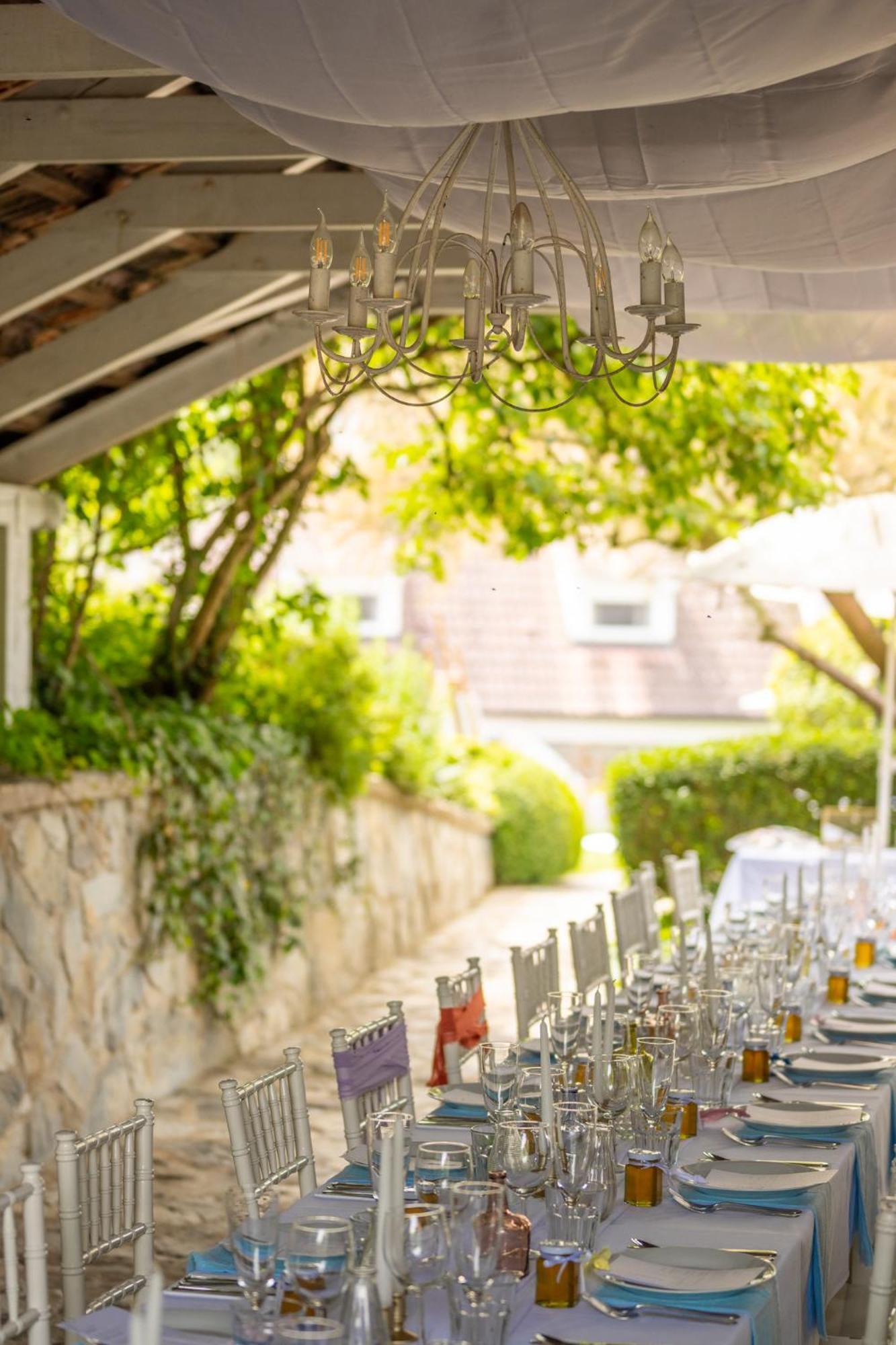 Family Hotel Okor Exterior photo